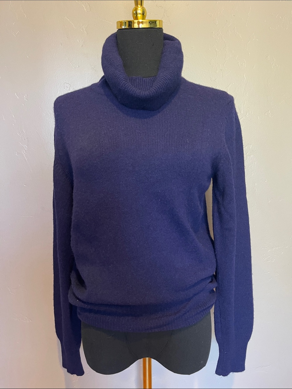 Vintage I. Magnin 100% Cashmere Turtleneck Sweater Navy Blue Made in Italy S/M